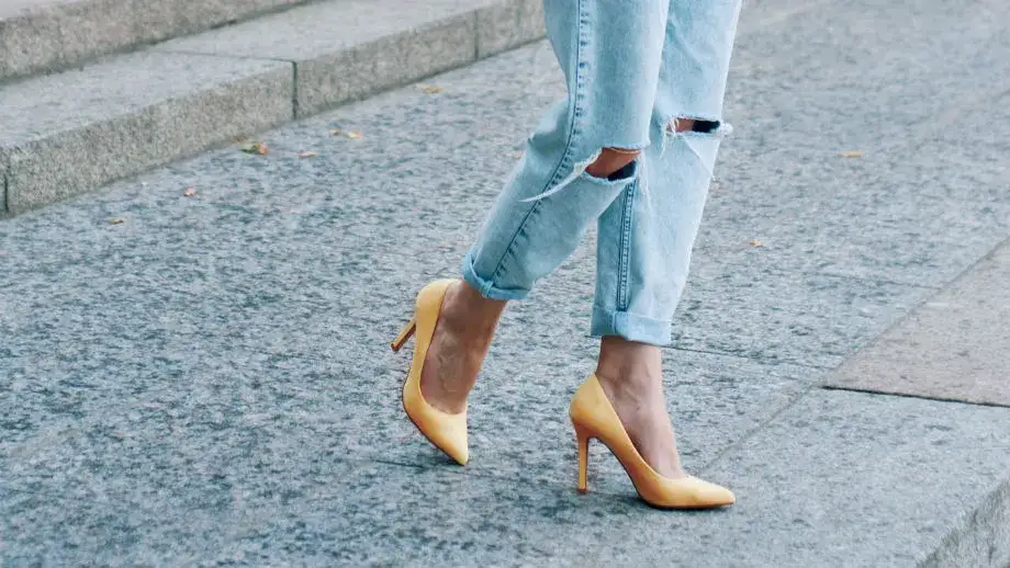 Szpilki do jeans&oacute;w stylizacje