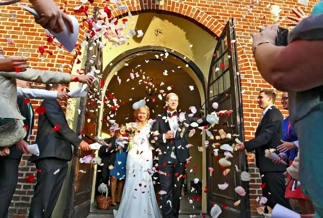 weselne konfetti efekt na zdjęciach