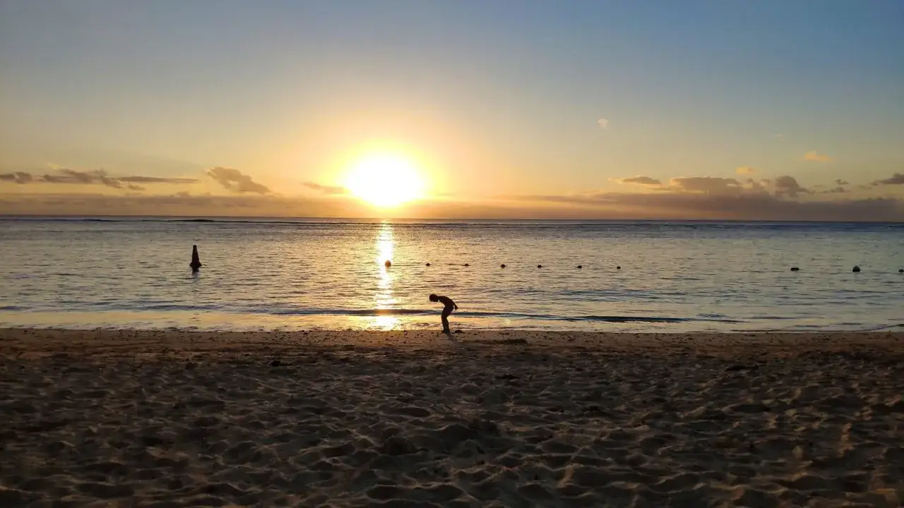 Plaża Mauritius zach&oacute;d słońca