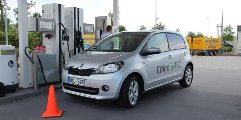 Skoda Citigo tankowanie na stacji paliw