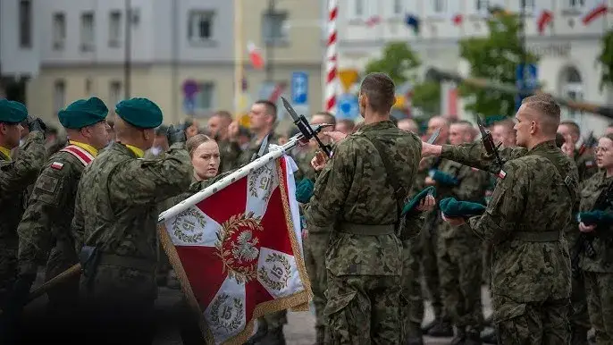 Żołnierze Wojska Polskiego przysięga lub defilada