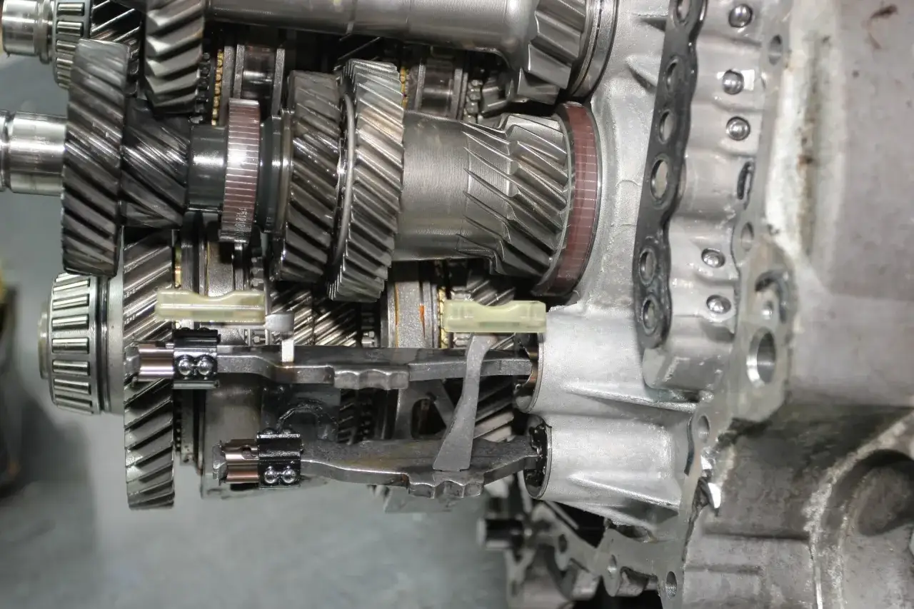 Mechanizm skrzyni biegów DSG. Zrozumienie jego budowy pomoże Ci nauczyć się, jak jeździć automatem DSG.