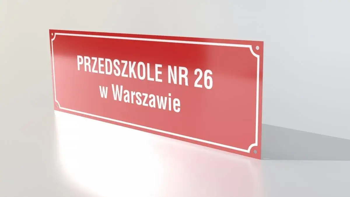 szyld przedszkola z nazwą własną