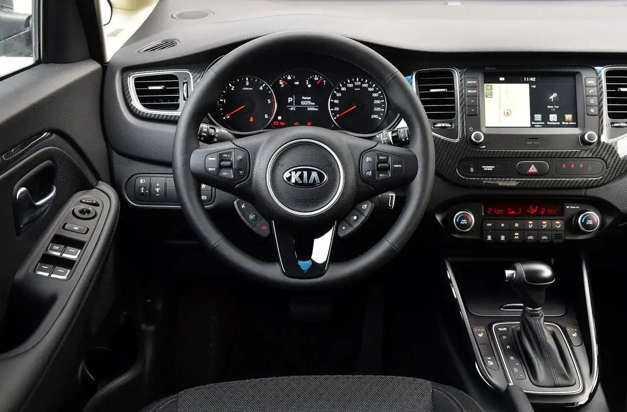 Kia Carens IV wnętrze przestronność