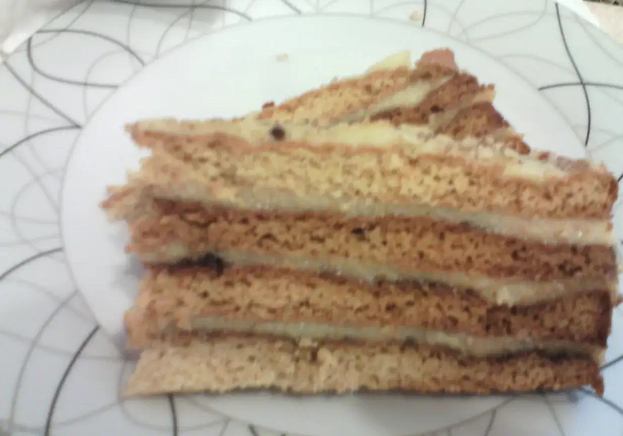 Plasterek miodownika, pysznego ciasta czeskiego, które można znaleźć w wielu przepisach. Idealny na deser.