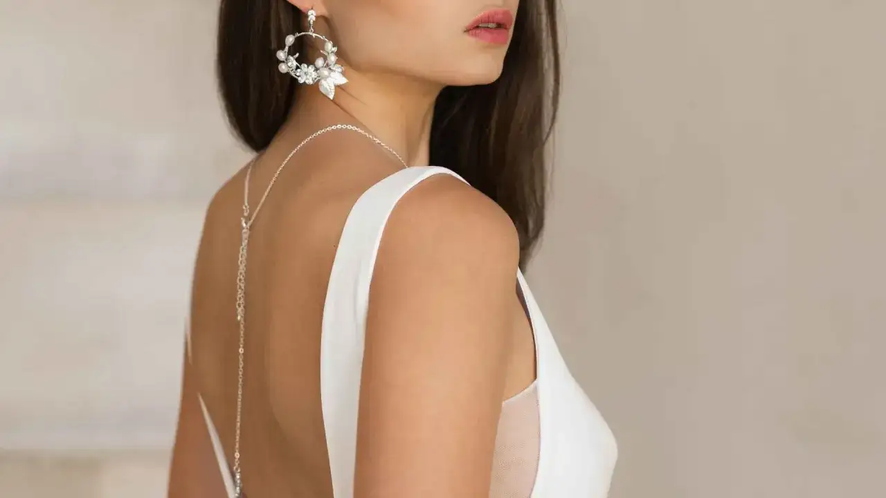 Biżuteria do sukni ślubnej dekolty