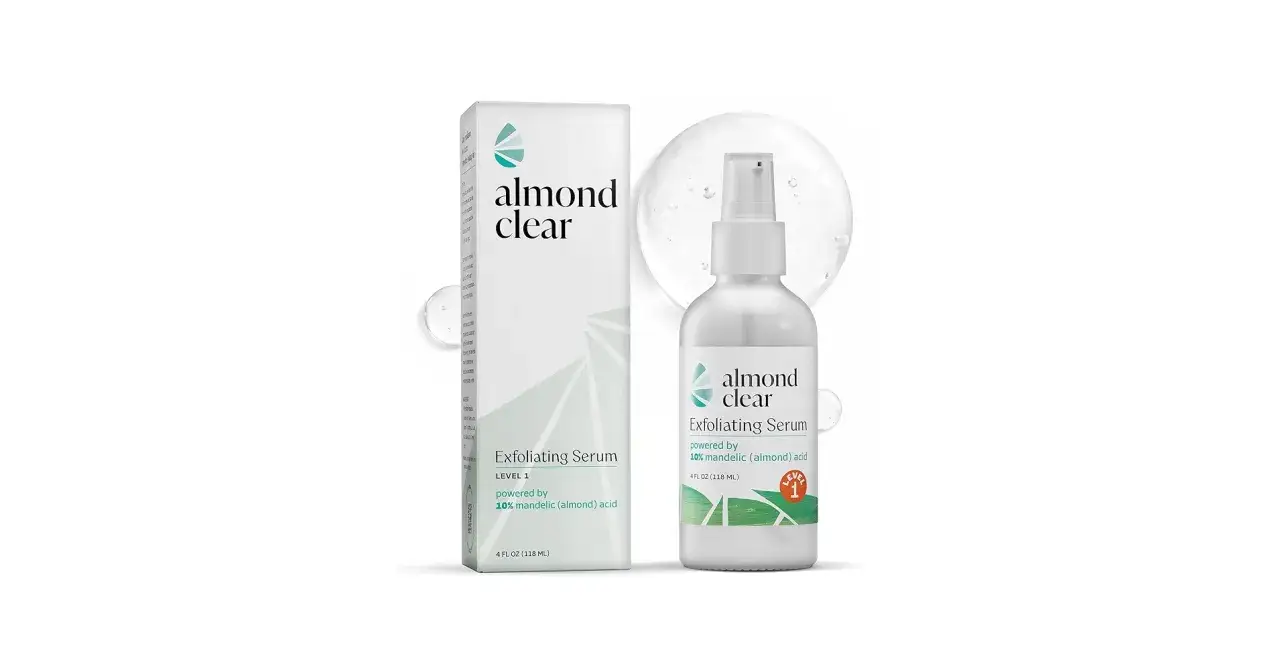 Serum z kwasem migdałowym w domu. Atomizer z produktem i jego opakowanie, z widocznym napisem 