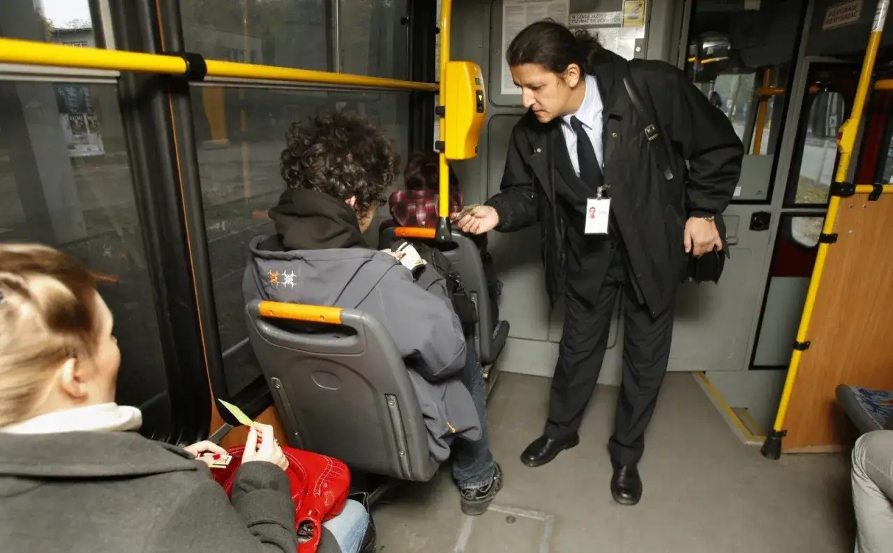 uczeń kontrola bilet&oacute;w