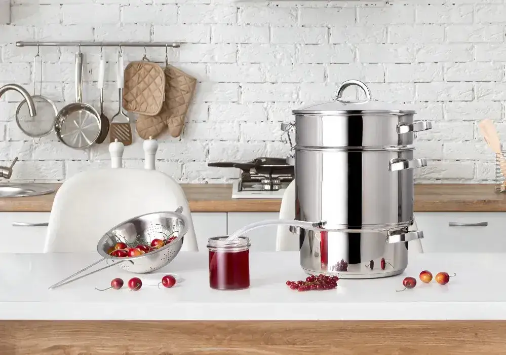 sokownik parowy z winogronami