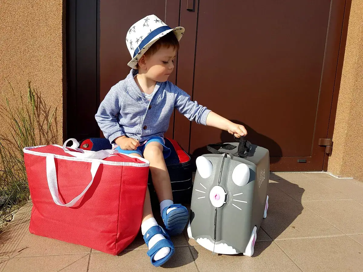 Apteczka podr&oacute;żna z lekami i opatrunkami