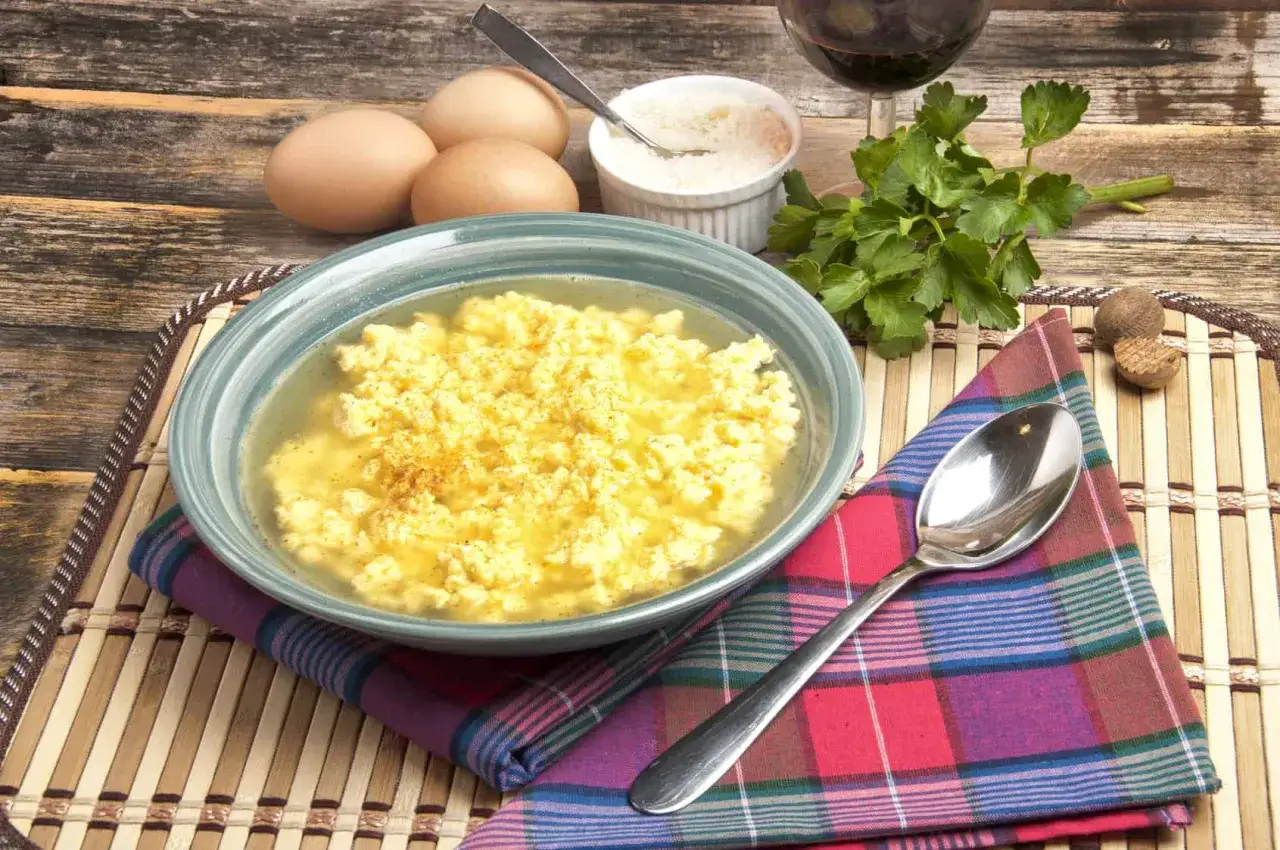 minestra di semolino alla romana con uovo