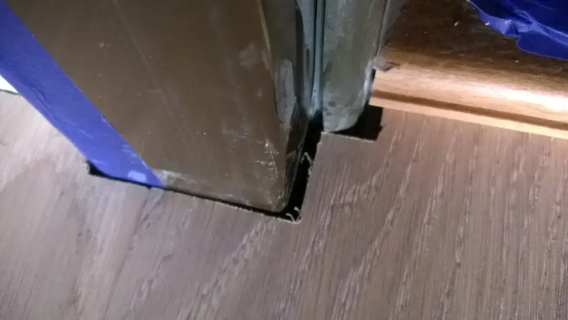 podcinanie ościeżnicy pod panele