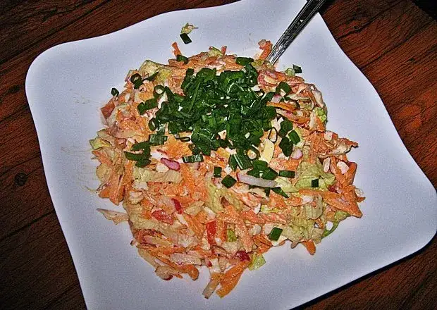 Zdjęcie Jaka sałatka do gołąbków? Odkryj najlepsze przepisy na surówki