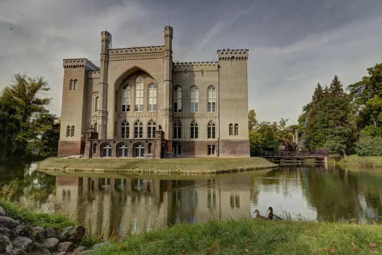 Zamek w Kórniku widok z arboretum