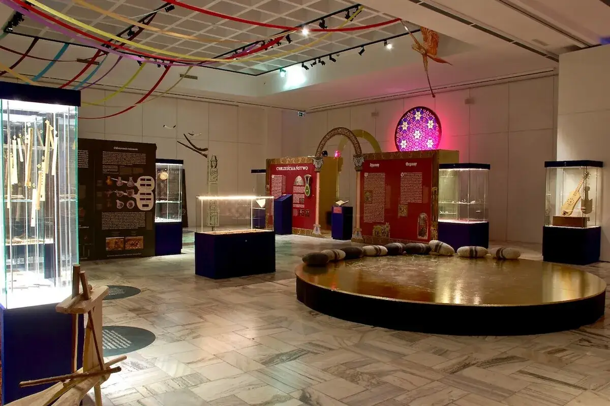 Muzeum Początków Państwa Polskiego wnętrze interaktywne