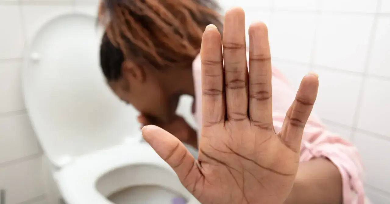 Zdjęcie Co podać gdy starsza osoba wymiotuje? Skuteczne porady na ratunek