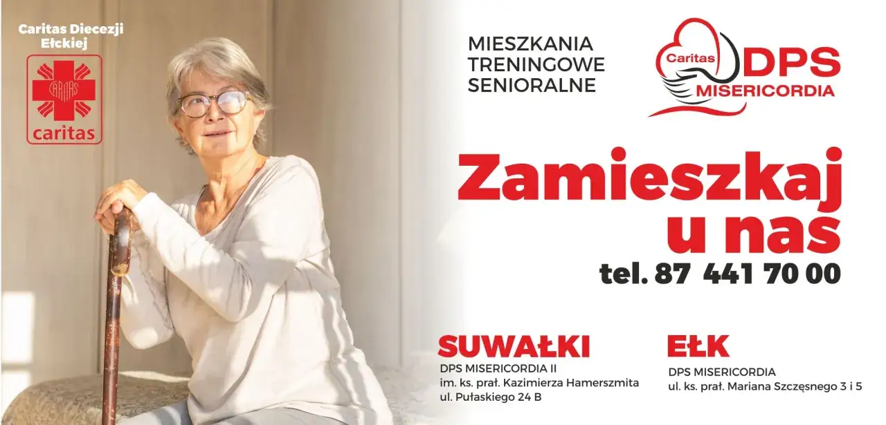 Starsza pani z laską, uśmiechnięta, w okularach. Reklama mieszkań treningowych senioralnych DPS Misericordia, centrum pomocowe Caritas im. Jana Pawła II.