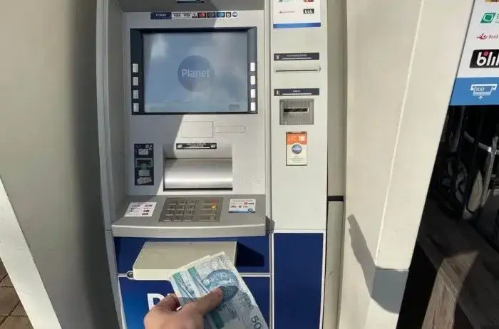 Zdjęcie Gdzie wpłacić pieniądze w mBanku? Sprawdź najlepsze lokalizacje
