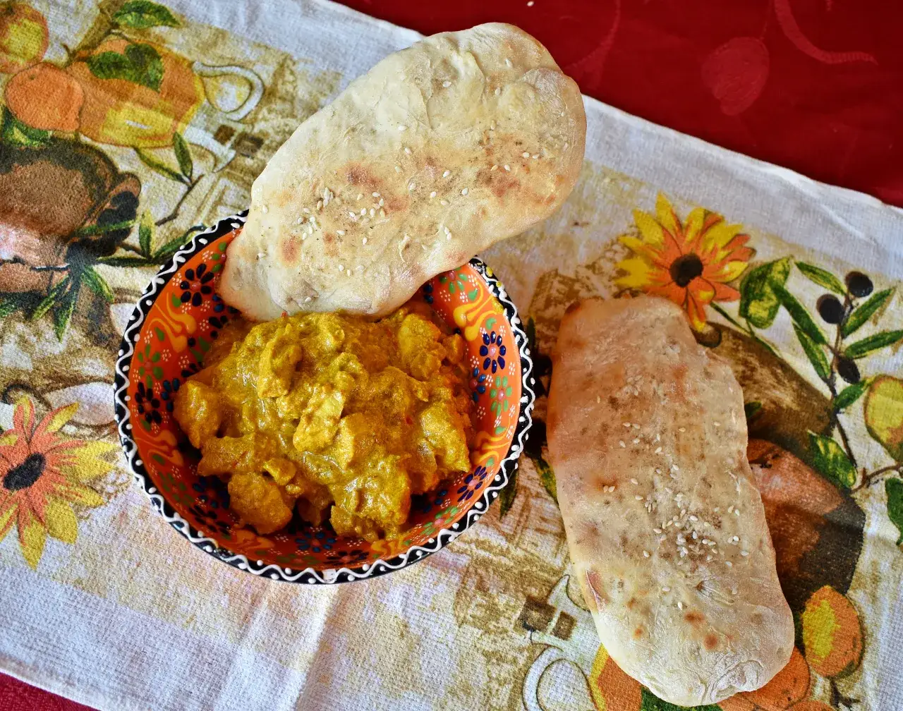 Chlebki naan i roti do curry