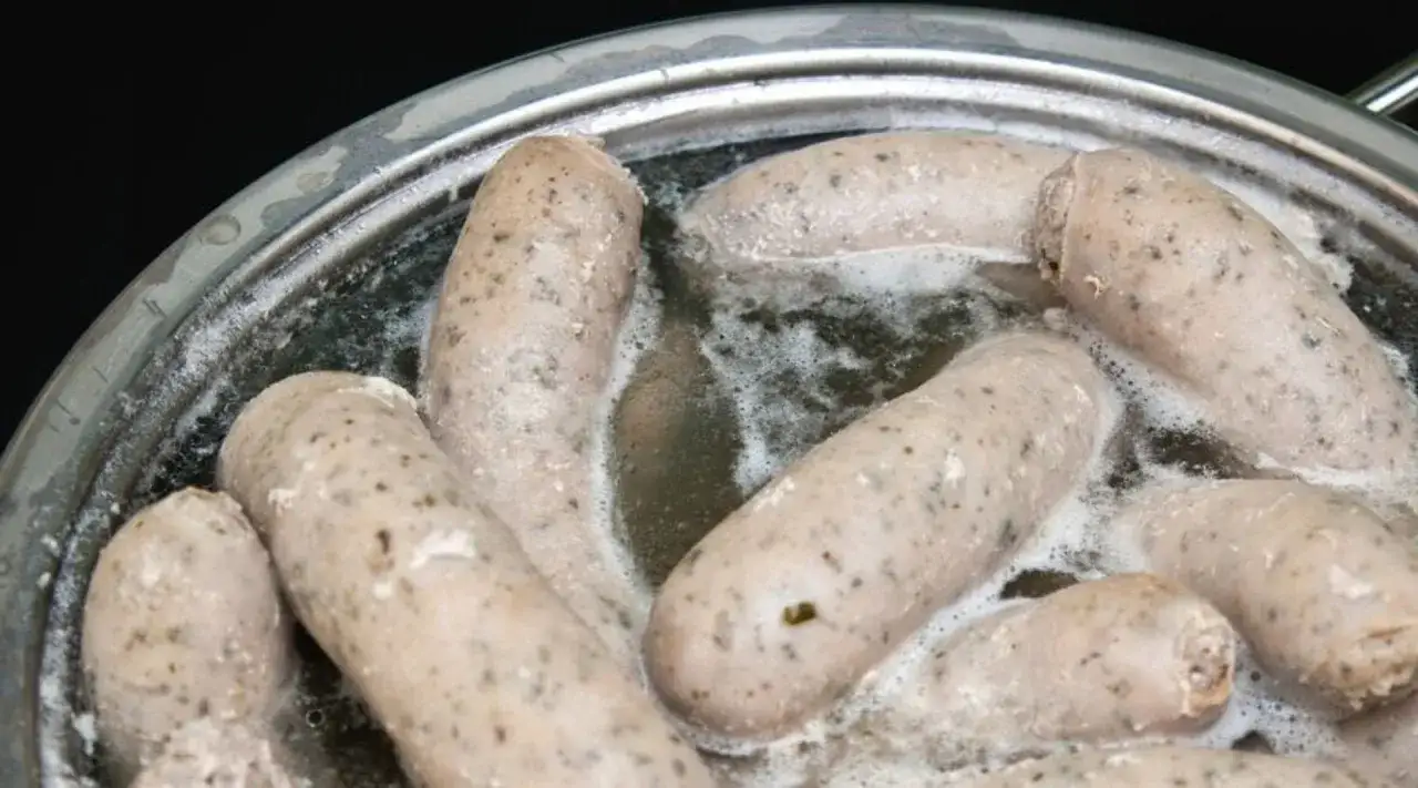 jak parzyć białą kiełbasę żeby nie pękała