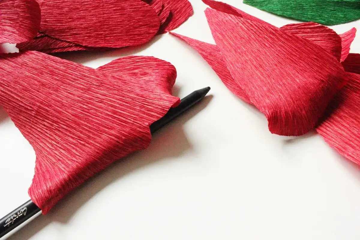 Spódnica z bibuły płatki kwiatów DIY