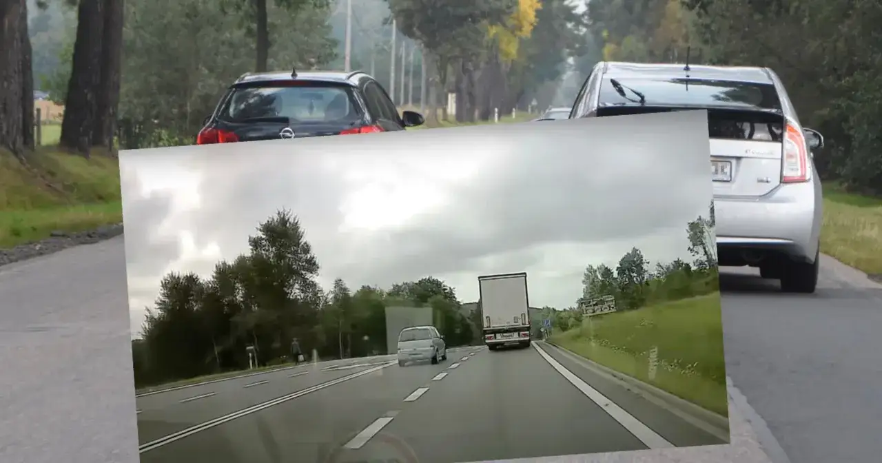 Niebezpieczne wyprzedzanie na skrzyżowaniu. Samochód osobowy próbuje wyprzedzić inny pojazd, ignorując znaki drogowe i ruch uliczny.