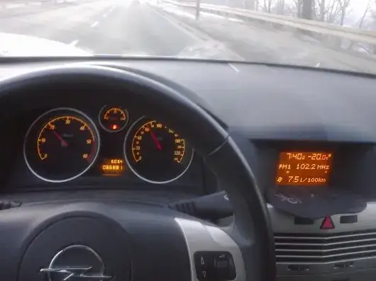 Opel Astra H deska rozdzielcza kontrolka paliwa rezerwa