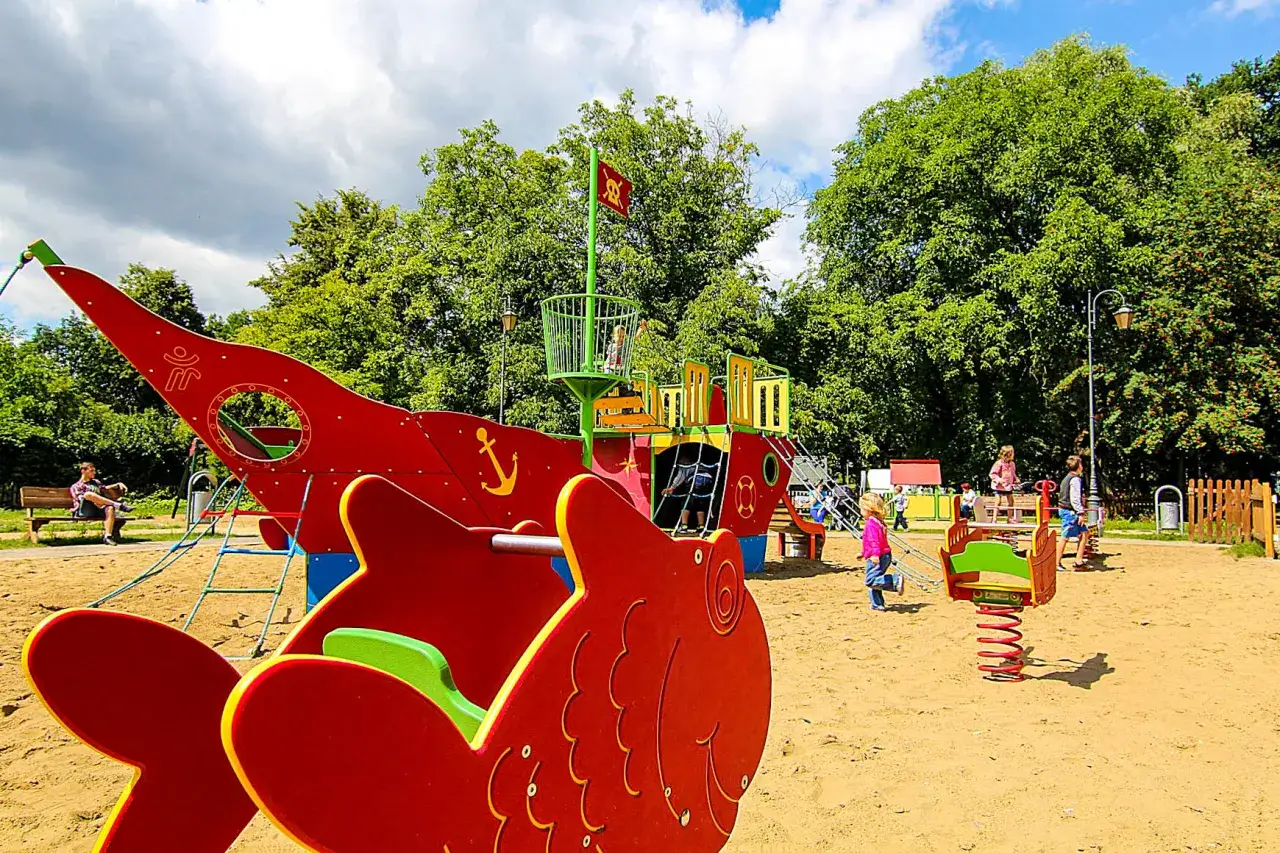 Park Miejski Zgierz plac zabaw
