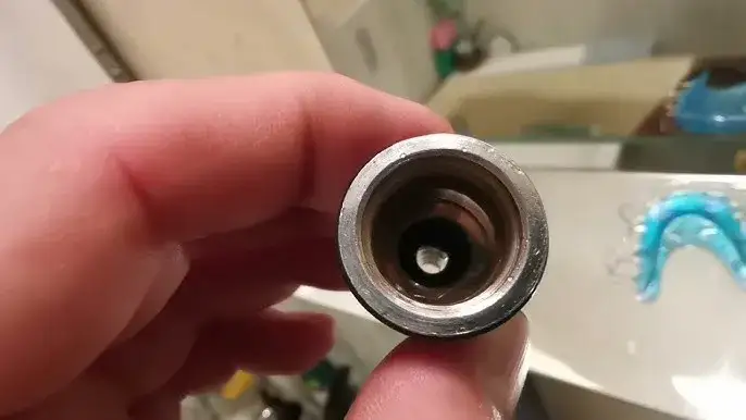 Zdjęcie Wymiana przełącznika natrysku baterii wannowej Grohe - proste kroki i porady