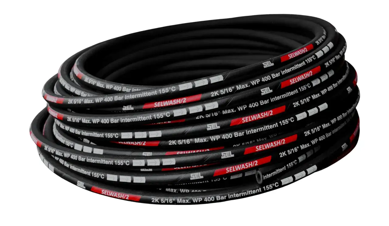 r&oacute;żne typy węży do myjek ciśnieniowych i ich złącza