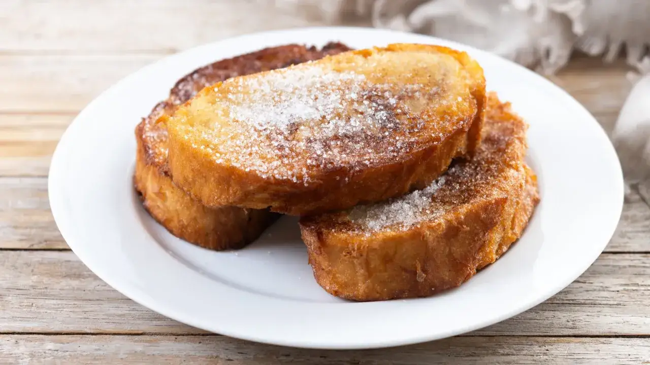 Składniki na chleb w jajku