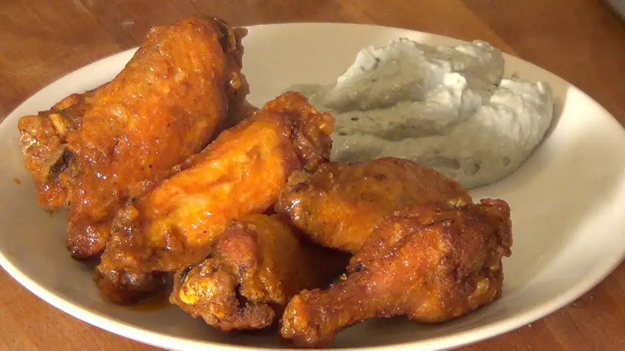 domowe hot wings z sosami