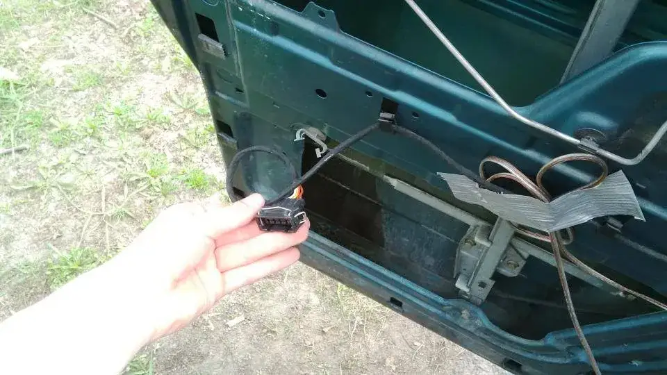 montaż siłownika centralnego zamka vw t4 drzwi