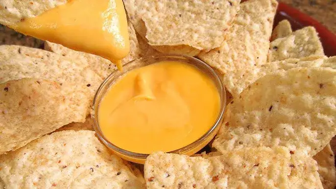 Salsa de queso para nachos casera cremosa