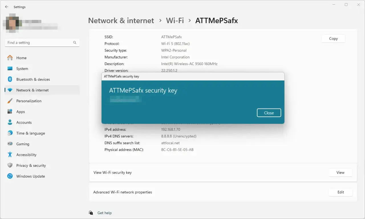 Widok hasła WiFi w Windows 11. Klucz bezpieczeństwa sieci ATTMePSafx jest widoczny.