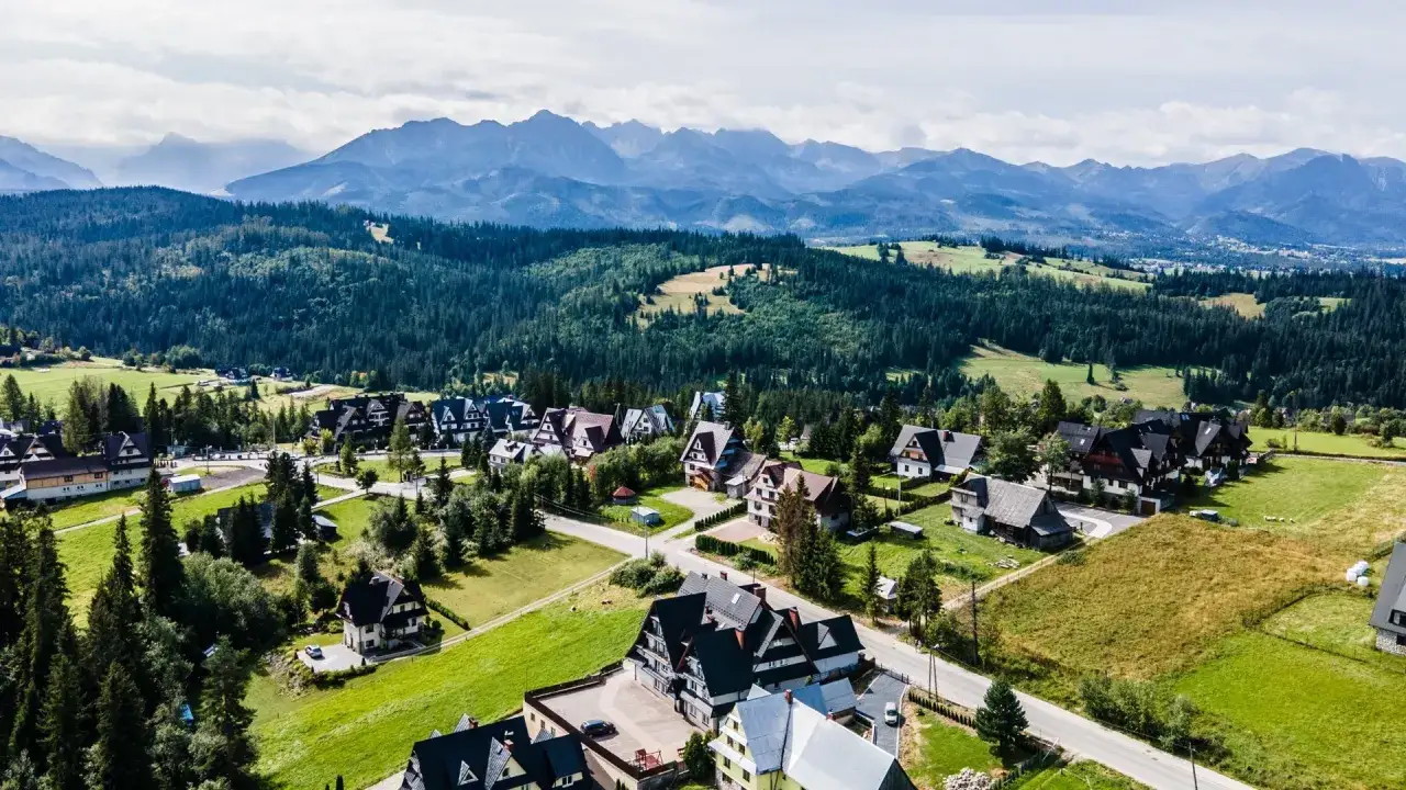 Willa na Olczańskim Wierchu widok na Tatry, basen infinity