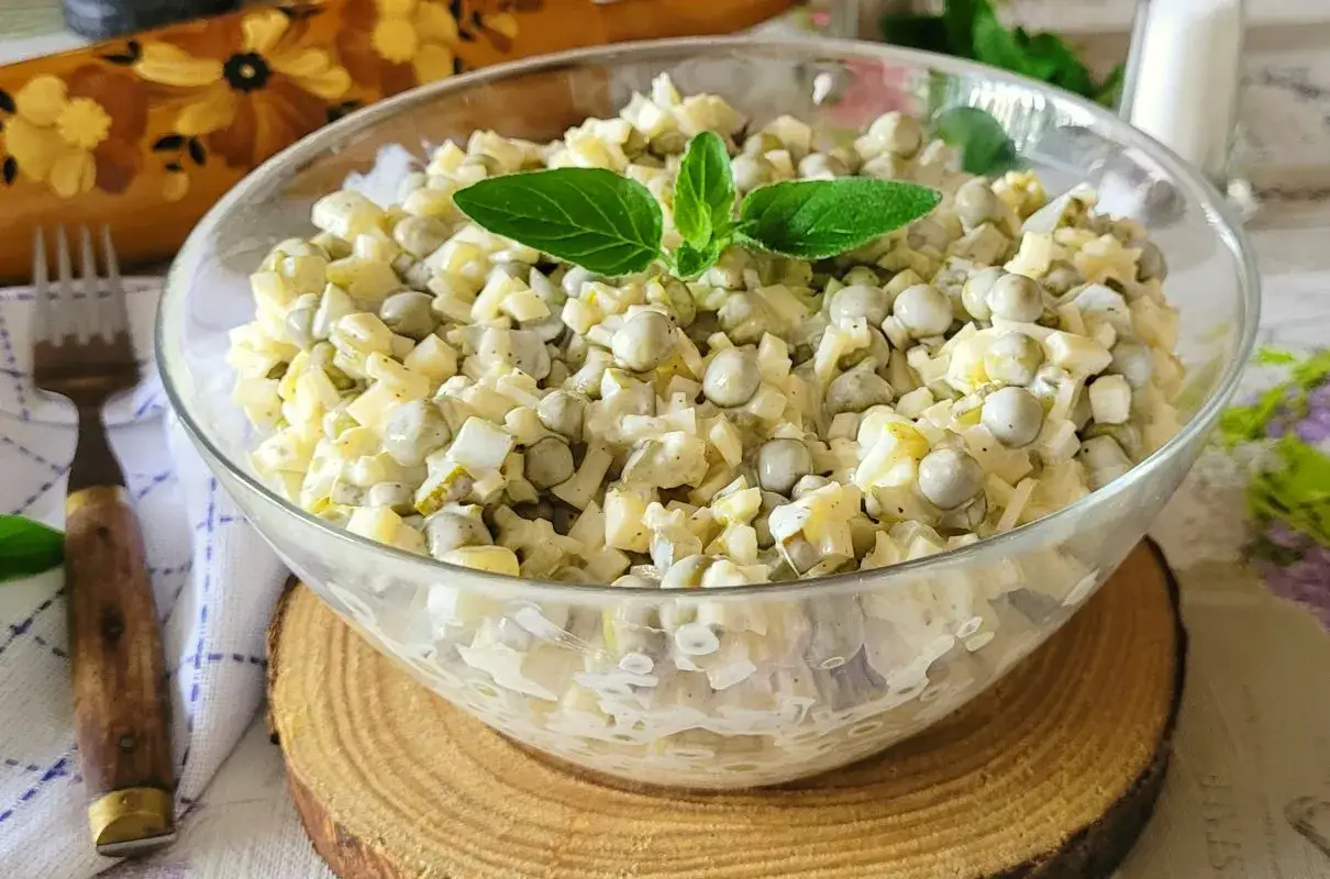 Szybka sałatka z 3 składnik&oacute;w dla gości