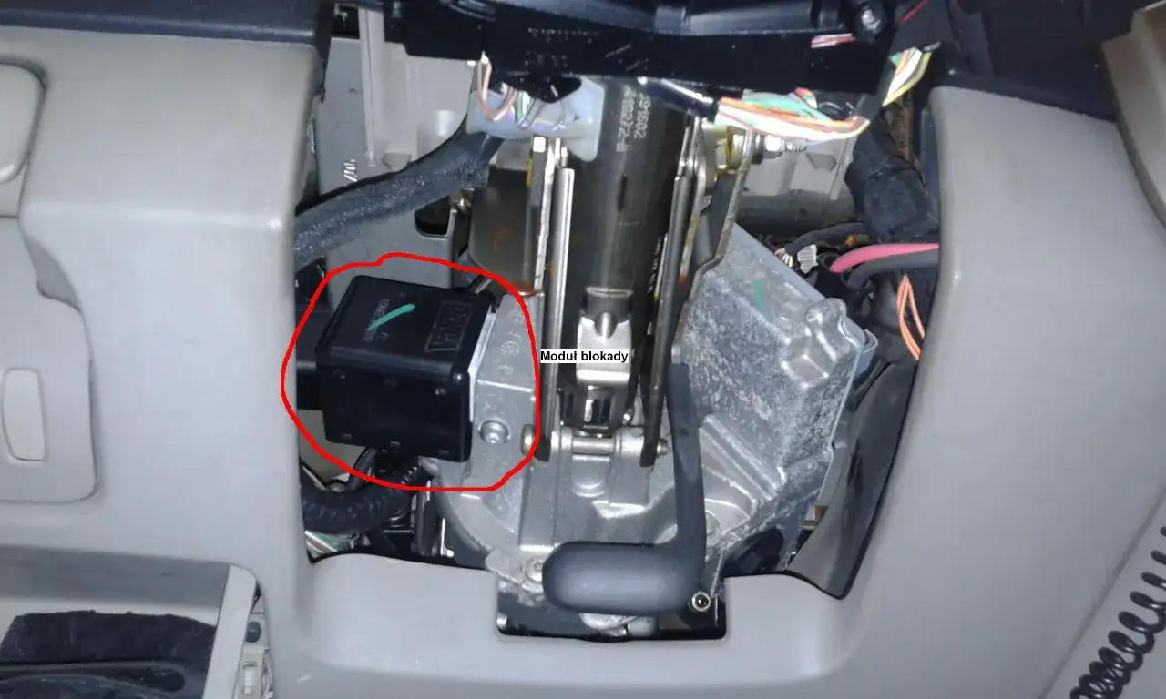 Moduł blokady kierownicy w Renault, potencjalnie związany z błędem DTC B1267.
