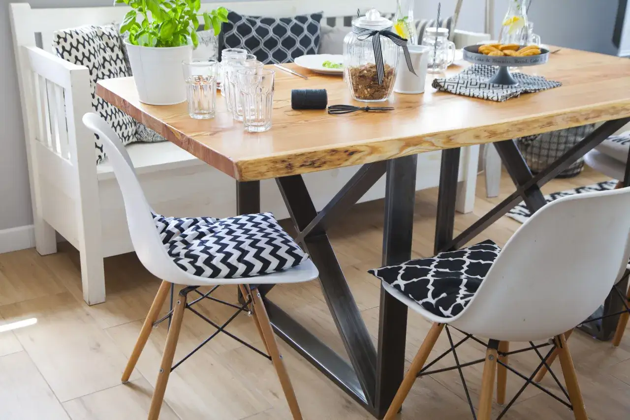 Gatunki drewna na stół dąb jesion buk