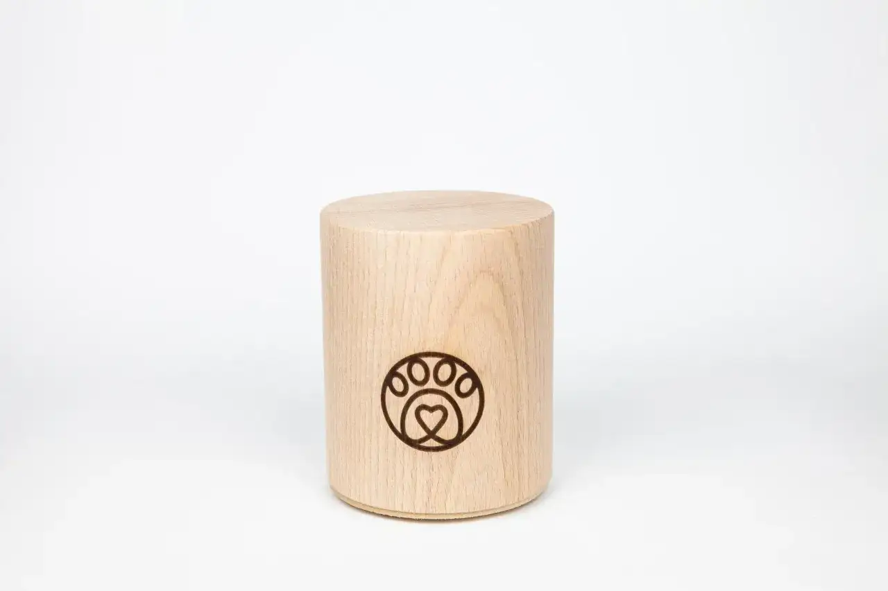 urna drewniana plastikowa do samolotu