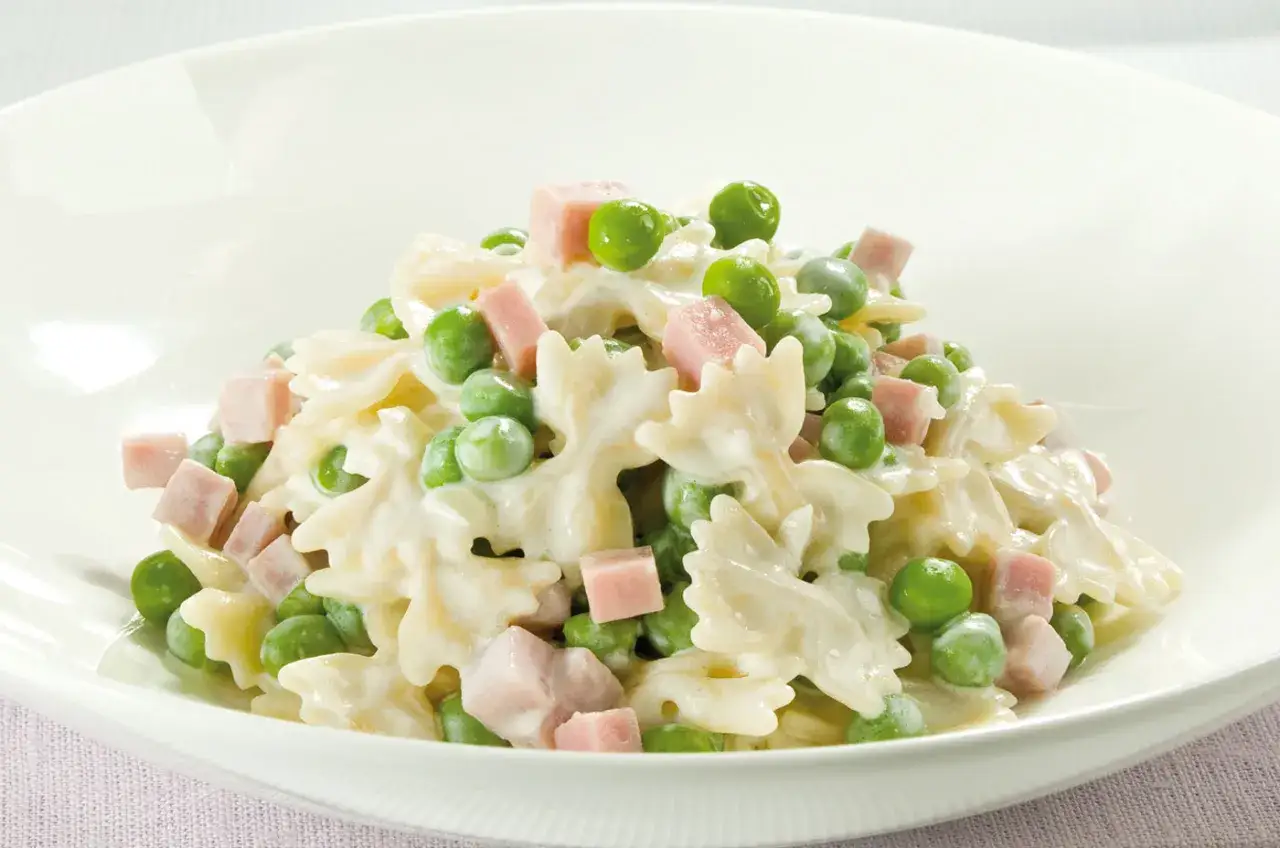 Pasta panna prosciutto e piselli