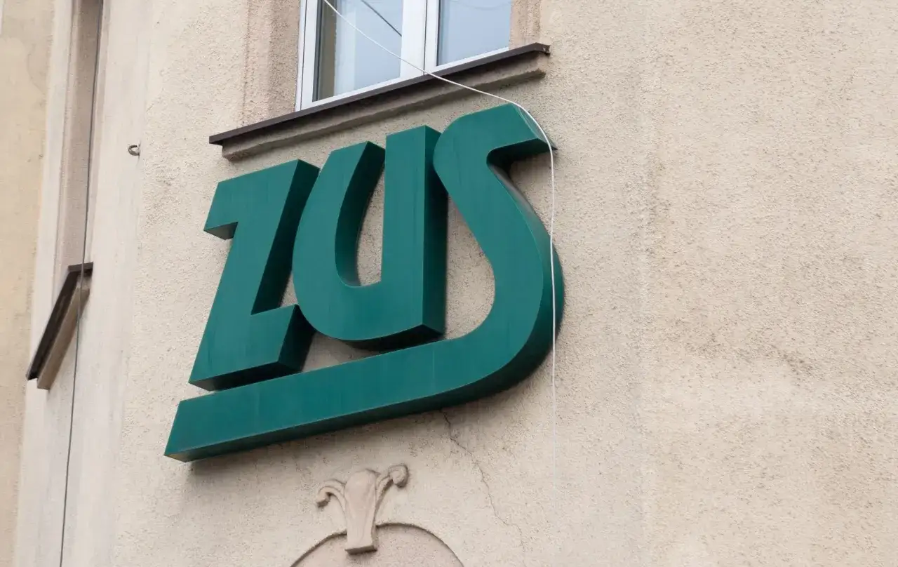 logo ZUS, dokumenty, pieczątka
