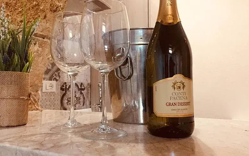 Conti Pacena Gran Dessert bottiglia e bicchiere