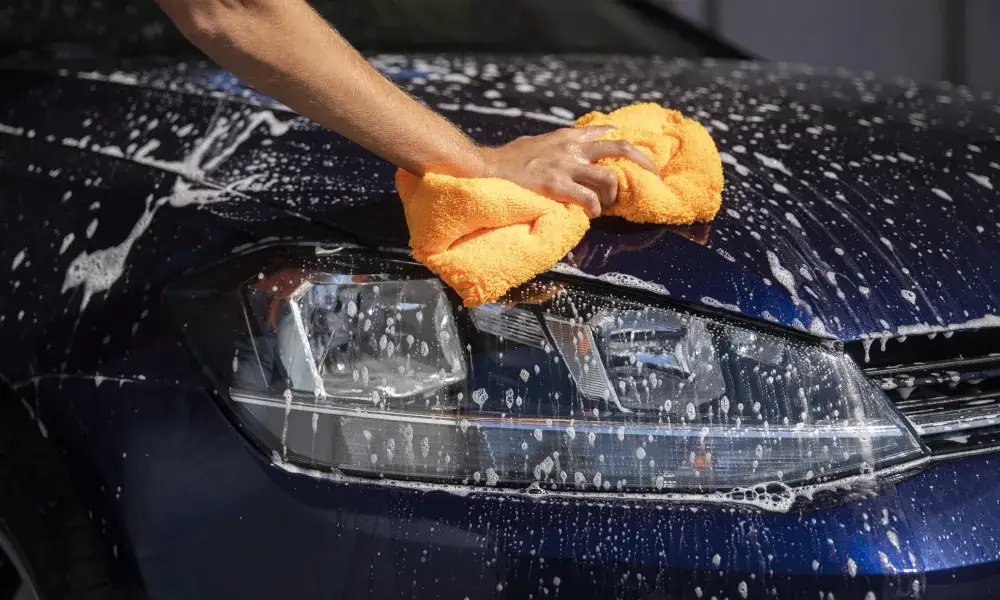 najczęstsze błędy mycie samochodu myjnia bezdotykowa