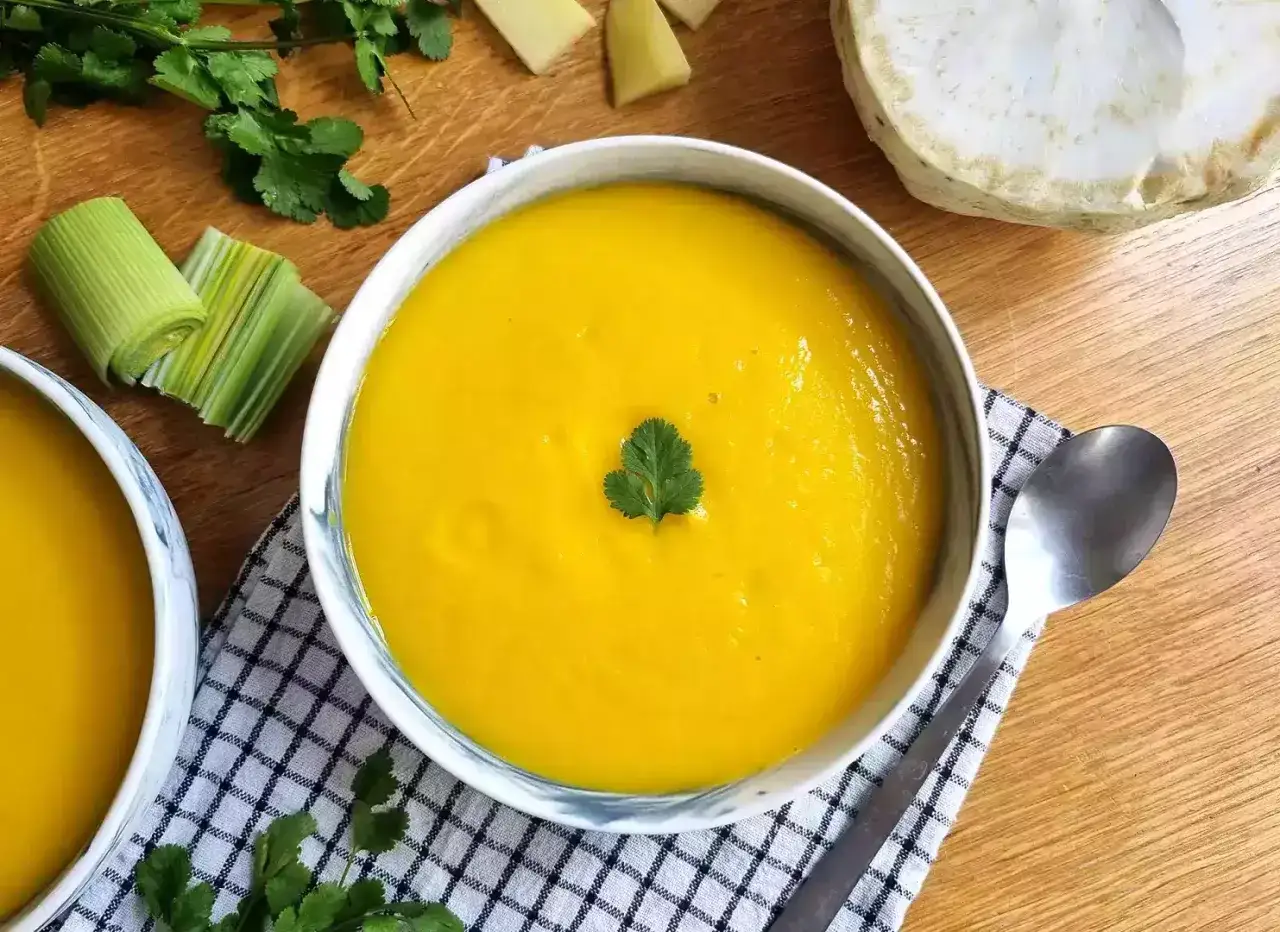 Soupe de l&eacute;gumes surgel&eacute;s Thermomix pr&ecirc;te &agrave; &ecirc;tre servie