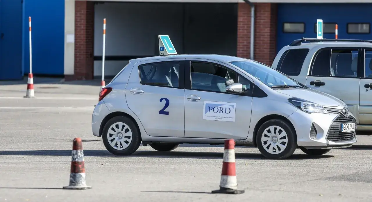 Zdjęcie Jak uczyć się teorii na prawo jazdy i uniknąć najczęstszych błędów