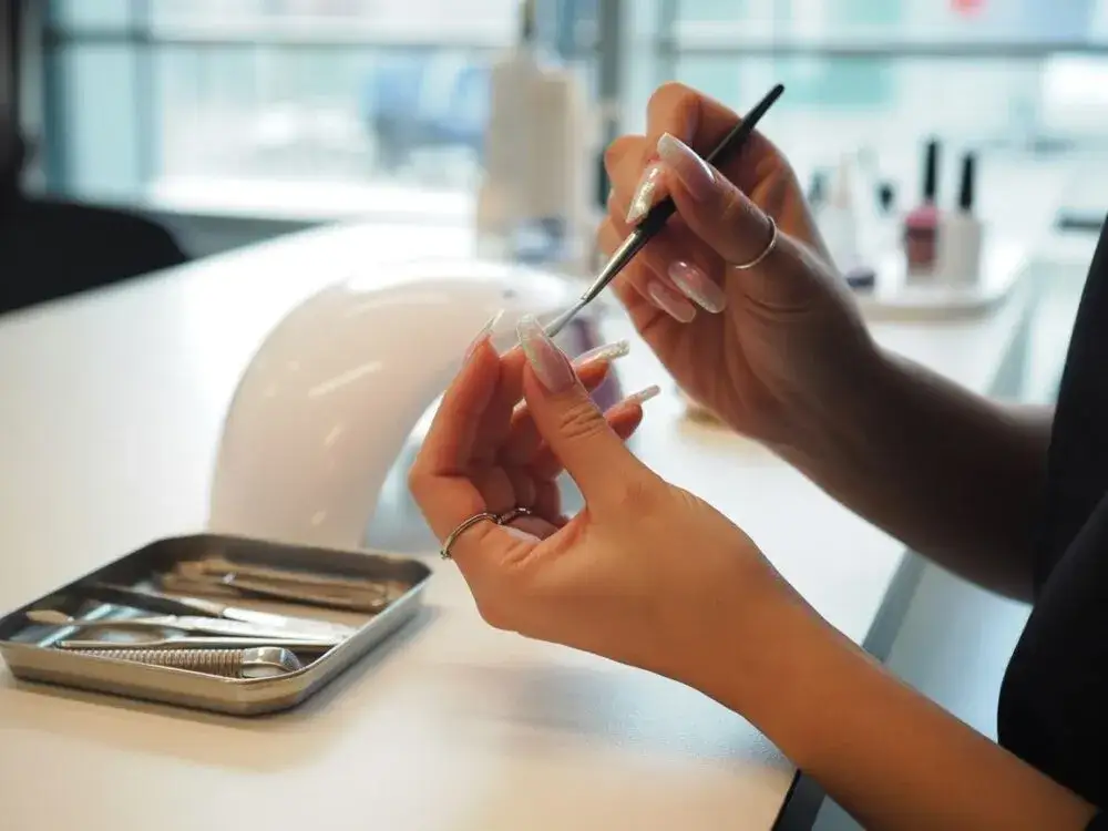 Zdjęcie Paznokcie żelowe w domu: Kompletny przewodnik krok po kroku