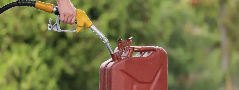 Zdjęcie Jakie paliwo do kosiarki 95 czy 98 - uniknij kosztownych błędów