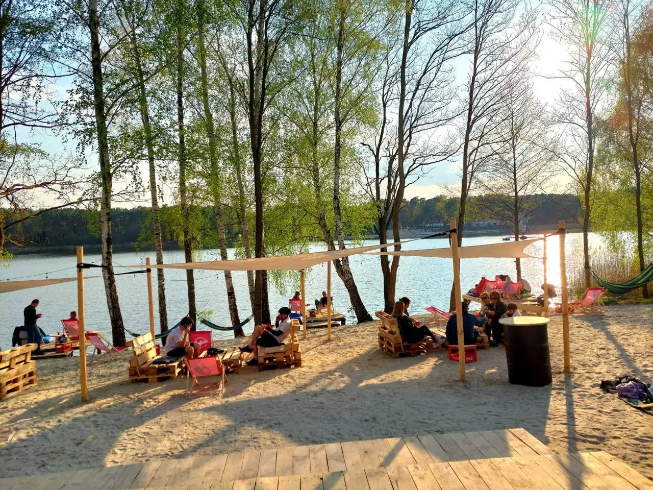 Zdjęcie Najlepsze pole namiotowe nad jeziorem w Śląskim – unikaj tłumów i ciesz się naturą
