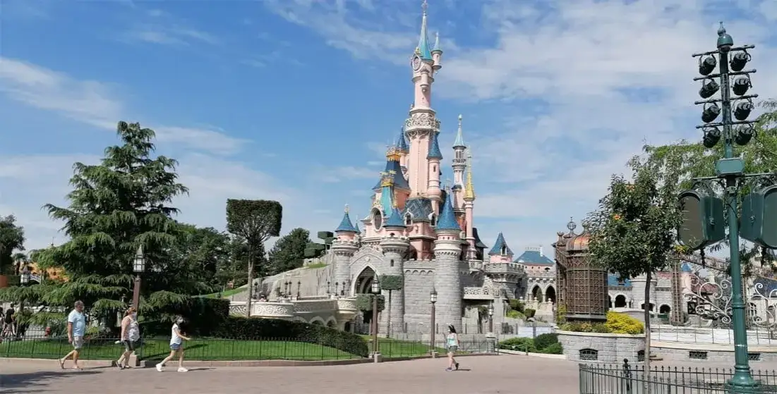Zdjęcie Gdzie jest Disneyland we Francji? Odkryj lokalizację i dojazd